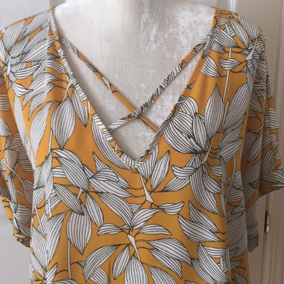 Women’s yellow pattern sheet top - Picture 1 of 4